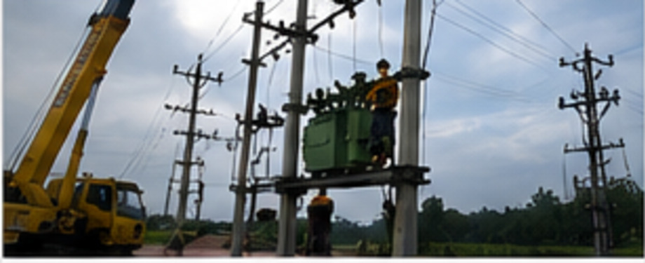 Representative HT LT utility shifting work on highway project